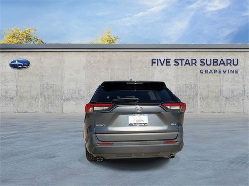 Used 2021 Toyota RAV4 XLE Premium image 7