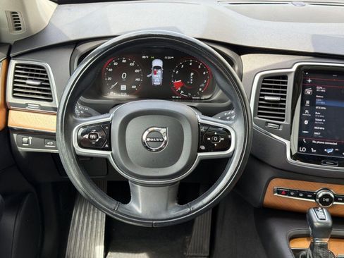 Used 2022 Volvo XC90 T5 Momentum w/ Climate Package FWD image 26