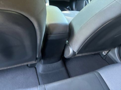 Used 2025 Kia Soul LX w/ LX Technology Package FWD image 23