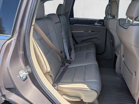 Used 2017 Jeep Grand Cherokee Overland w/ Jeep Active Safety Group AWD/4WD image 20