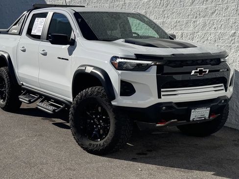 Used 2025 Chevrolet Colorado ZR2 w/ Midnight Edition image 2