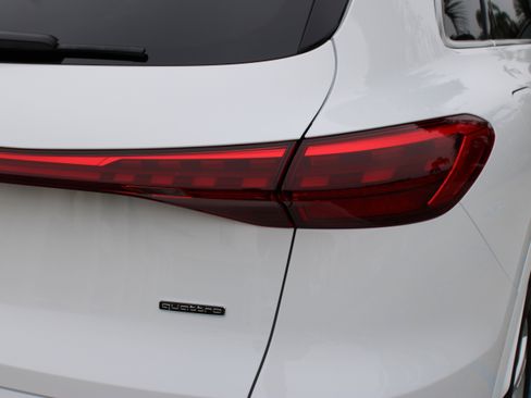 Certified 2025 Audi Q5 Premium w/ Convenience Package image 13