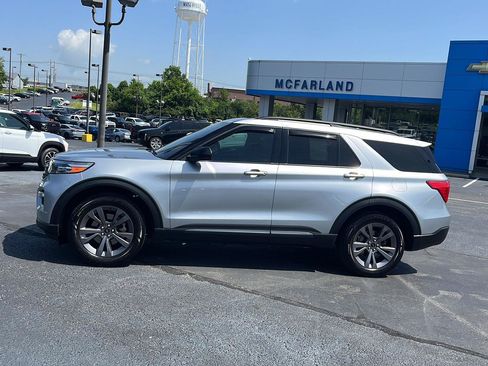 Used 2023 Ford Explorer XLT w/ Equipment Group 202A AWD/4WD image 2
