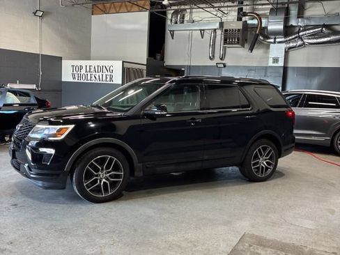 Used 2018 Ford Explorer Sport w/ Equipment Group 401A AWD/4WD image 2