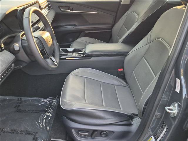 Used 2025 Toyota Camry XLE w/ Premium Plus Package FWD image 16