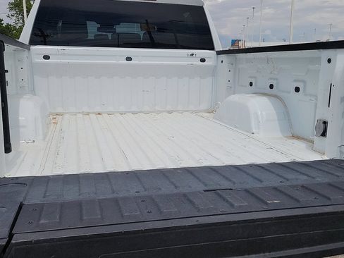 Used 2024 GMC Sierra 1500 SLT AWD/4WD image 18