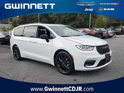 Used 2025 Chrysler Pacifica Limited