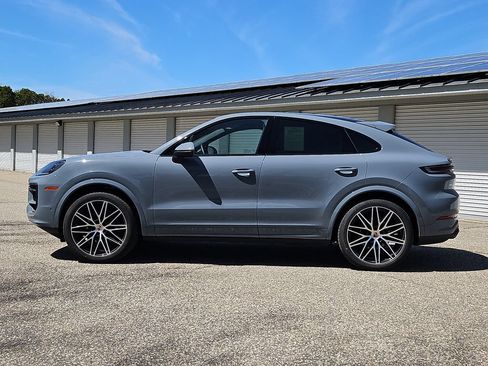 Certified 2025 Porsche Cayenne Coupe AWD/4WD image 2
