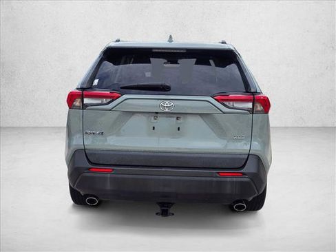 Used 2019 Toyota RAV4 XLE FWD image 3