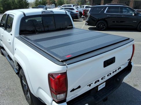 Used 2021 Toyota Tacoma SR5 w/ Technology Package image 17