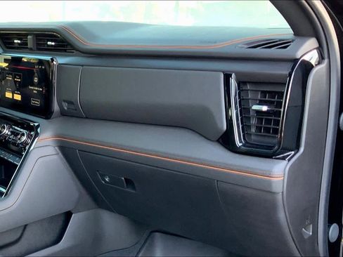 Used 2025 GMC Sierra 2500 AT4 w/ AT4 Premium Plus Package image 18