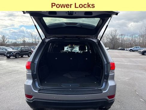 Used 2018 Jeep Grand Cherokee Laredo image 12