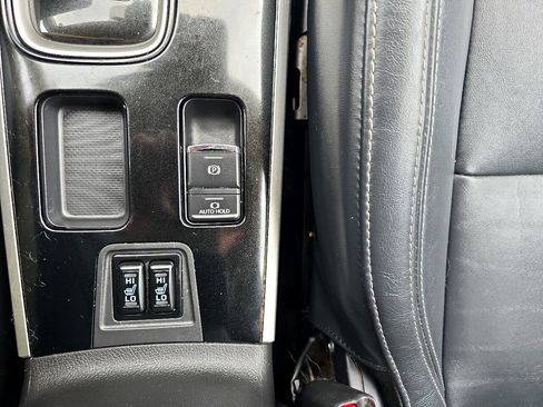 Used 2020 Mitsubishi Outlander SEL image 24