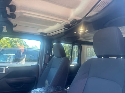 Used 2023 Jeep Wrangler Unlimited w/ Cold Weather Group AWD/4WD image 3