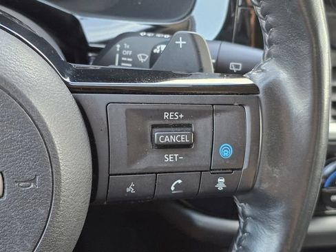 Used 2022 Nissan Pathfinder SL AWD/4WD image 32