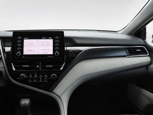 Used 2021 Toyota Camry LE w/ Carpet Mat Package (TMS) FWD image 31