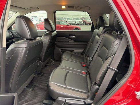 Used 2023 Nissan Pathfinder SL image 12