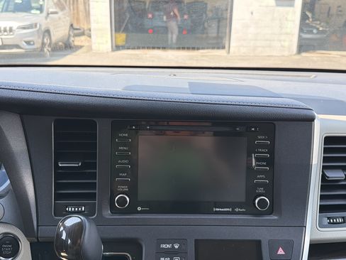 Used 2020 Toyota Sienna XLE w/ XLE Navigation Package AWD/4WD image 20