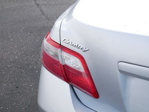 Used 2009 Toyota Camry LE FWD image 17