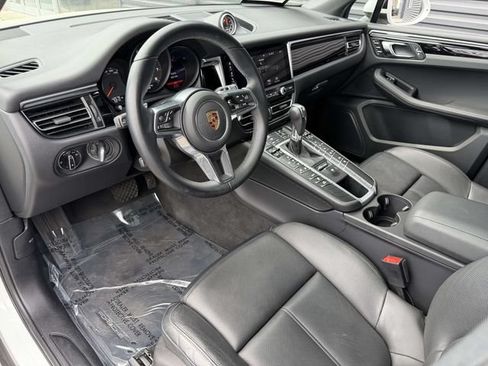 Certified 2021 Porsche Macan AWD/4WD image 4