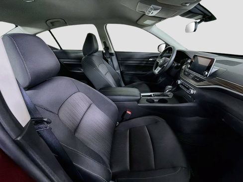Used 2025 Nissan Altima 2.5 SV FWD image 29