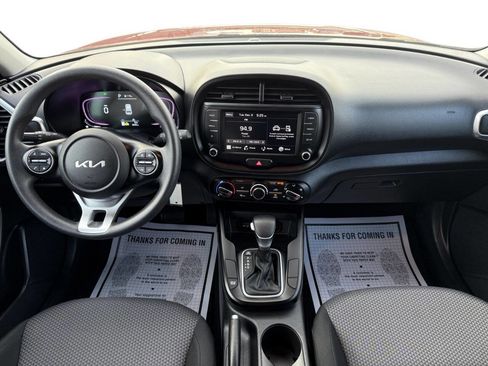 Used 2025 Kia Soul LX image 12