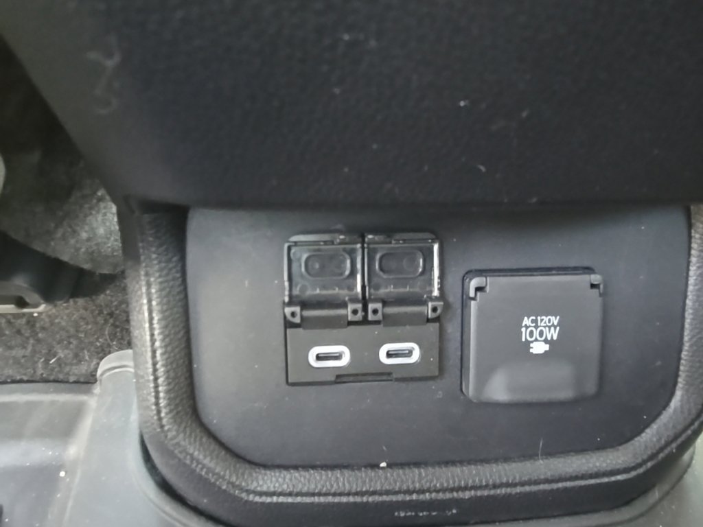 Used 2023 Toyota Highlander Platinum FWD image 18