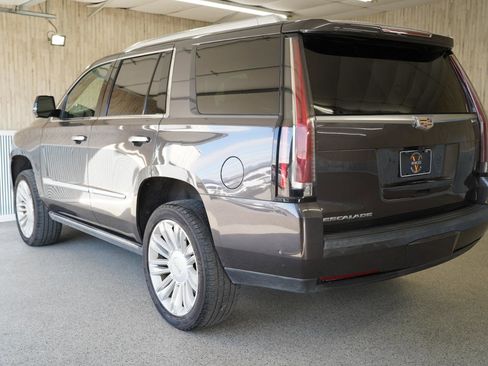 Used 2018 Cadillac Escalade Platinum image 6