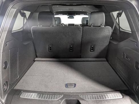 Used 2023 Chevrolet Suburban Premier image 19