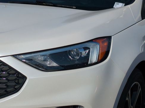 Used 2019 Ford Edge ST w/ Convenience Package image 12