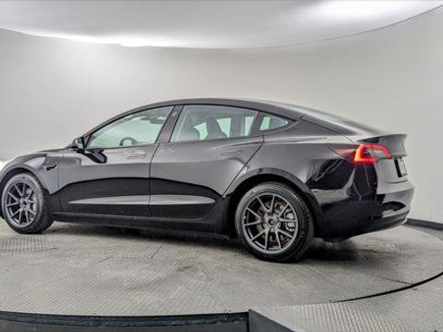 Used 2023 Tesla Model 3 Standard Range image 4
