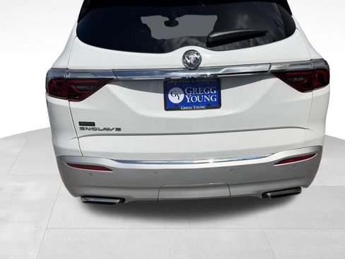 Used 2024 Buick Enclave Essence FWD image 4