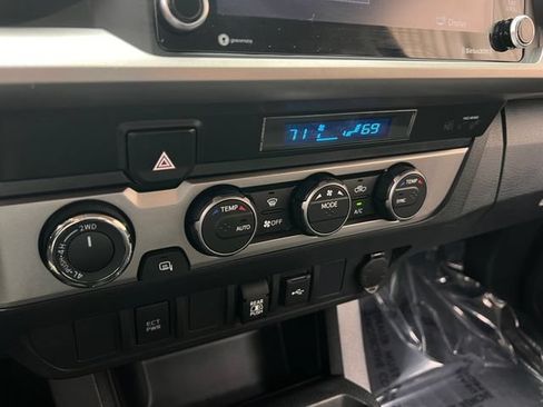 Used 2021 Toyota Tacoma SR5 AWD/4WD image 24