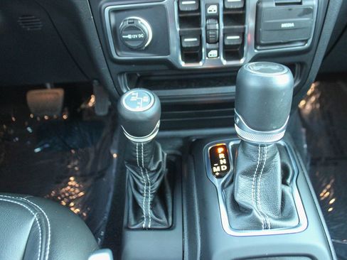 Used 2022 Jeep Wrangler Unlimited Sahara image 29