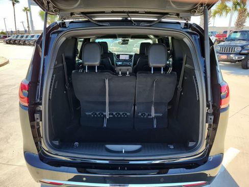 New 2026 Chrysler Pacifica Select FWD image 26