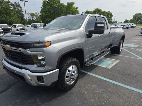 Used 2025 Chevrolet Silverado 3500 LT w/ Safety Package AWD/4WD image 13