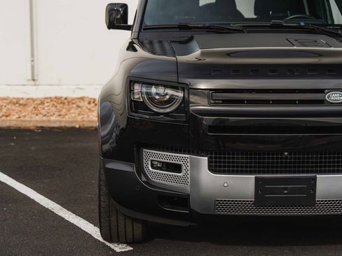 Used 2024 Land Rover Defender 110 SE image 14