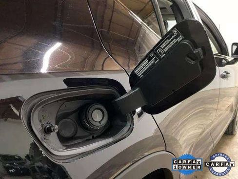 Used 2025 Volvo XC40 B5 Plus image 94