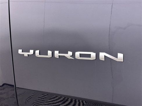 Used 2021 GMC Yukon XL SLT w/ SLT Premium Package image 32