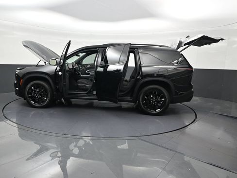 Used 2023 Chevrolet Traverse LT FWD image 32