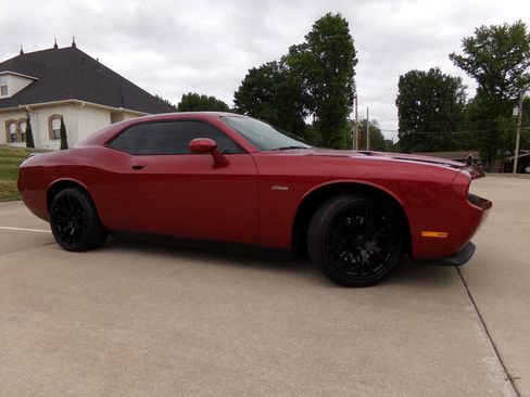 Used 2014 Dodge Challenger R/T RWD image 14