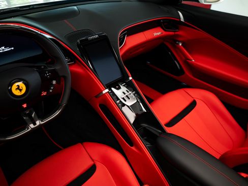 Used 2024 Ferrari Roma Spider image 38