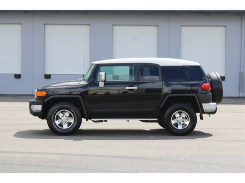 Used 2010 Toyota FJ Cruiser 4WD image 3