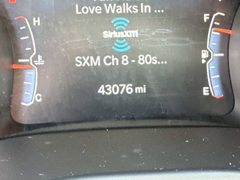 Used 2025 Jeep Compass Trailhawk image 27