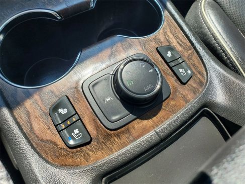 Used 2020 GMC Acadia Denali image 28