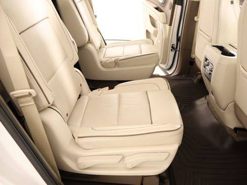 Used 2024 GMC Yukon Denali AWD/4WD image 15