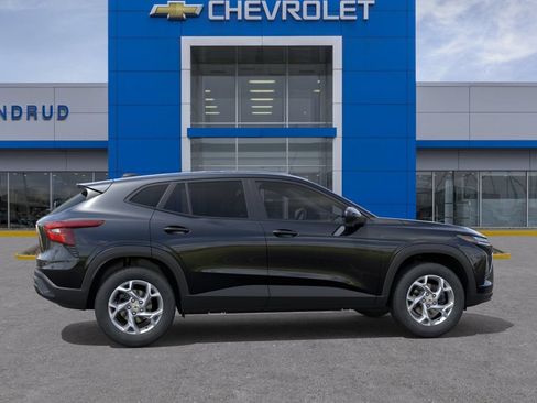 New 2026 Chevrolet Trax LS w/ LS Convenience Package FWD image 5