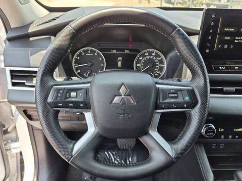 Used 2025 Mitsubishi Outlander SE AWD/4WD image 23