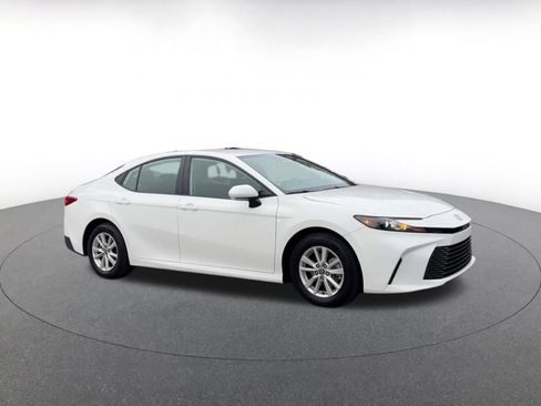 Used 2025 Toyota Camry LE image 2