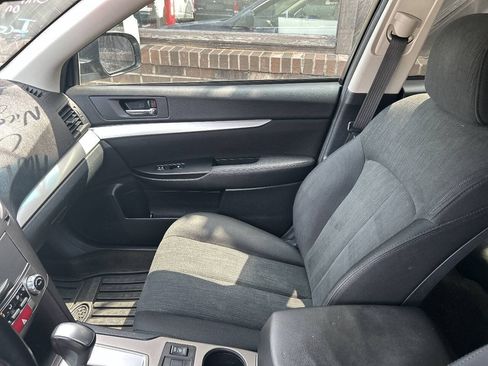 Used 2014 Subaru Outback 2.5i Premium AWD/4WD image 11